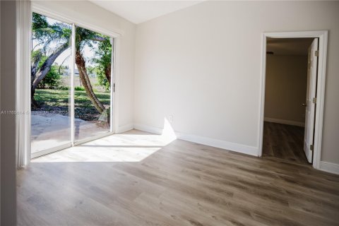 House in Port St. Lucie, Florida 3 bedrooms, 138.33 sq.m. № 1632947 - photo 13