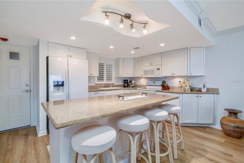 Condo in New Smyrna Beach, Florida, 2 bedrooms № 2217138 - photo 19