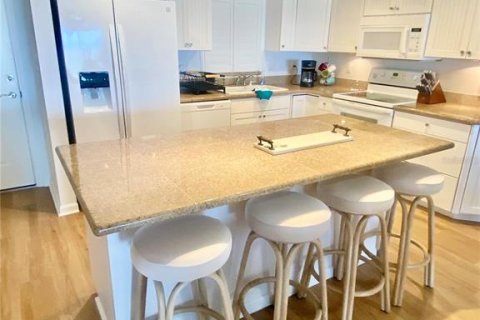 Condo in New Smyrna Beach, Florida, 2 bedrooms № 2217138 - photo 14
