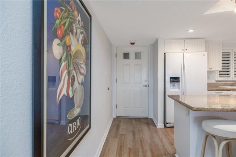 Condo in New Smyrna Beach, Florida, 2 bedrooms № 2217138 - photo 13