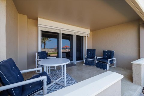 Condo in New Smyrna Beach, Florida, 2 bedrooms № 2217138 - photo 20