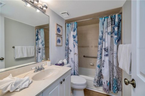 Condo in New Smyrna Beach, Florida, 2 bedrooms № 2217138 - photo 30