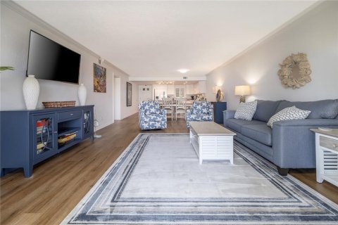 Condo in New Smyrna Beach, Florida, 2 bedrooms № 2217138 - photo 11