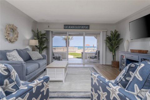 Condo in New Smyrna Beach, Florida, 2 bedrooms № 2217138 - photo 9