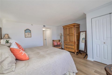 Condo in New Smyrna Beach, Florida, 2 bedrooms № 2217138 - photo 27
