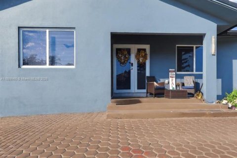 Casa en venta en Doral, Florida, 4 dormitorios, 256.69 m2 № 1975659 - foto 2