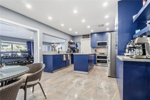 Casa en venta en Doral, Florida, 4 dormitorios, 256.69 m2 № 1975659 - foto 10