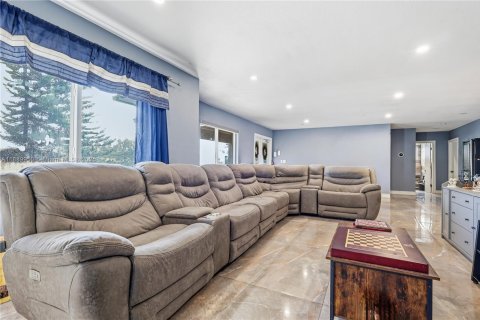 Casa en venta en Doral, Florida, 4 dormitorios, 256.69 m2 № 1975659 - foto 5