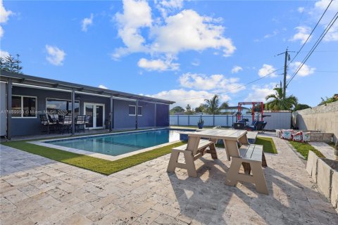 Casa en venta en Doral, Florida, 4 dormitorios, 256.69 m2 № 1975659 - foto 30