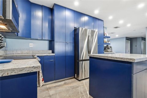 Casa en venta en Doral, Florida, 4 dormitorios, 256.69 m2 № 1975659 - foto 9