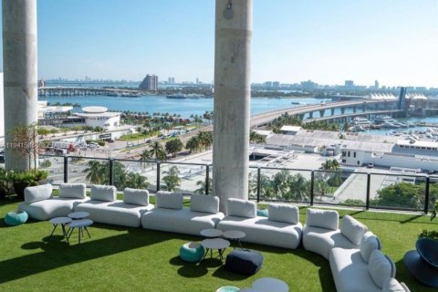 Condo in Miami, Florida, 1 bedroom  № 1998898 - photo 5