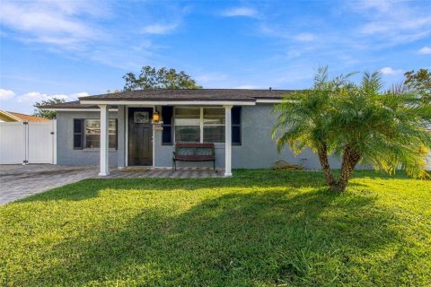 Casa en venta en Tampa, Florida, 4 dormitorios, 114.83 m2 № 2428956 - foto 8