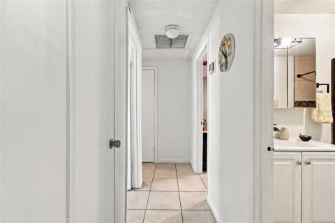 Casa en venta en Tampa, Florida, 4 dormitorios, 114.83 m2 № 2428956 - foto 26