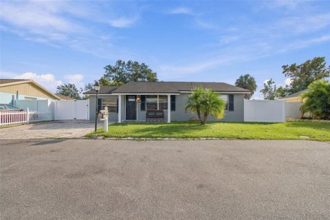 Casa en venta en Tampa, Florida, 4 dormitorios, 114.83 m2 № 2428956 - foto 6