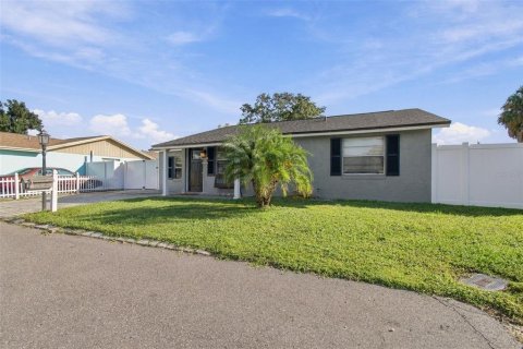 Casa en venta en Tampa, Florida, 4 dormitorios, 114.83 m2 № 2428956 - foto 5