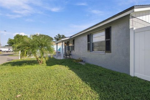 Casa en venta en Tampa, Florida, 4 dormitorios, 114.83 m2 № 2428956 - foto 4