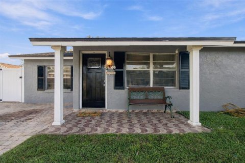 Casa en venta en Tampa, Florida, 4 dormitorios, 114.83 m2 № 2428956 - foto 9