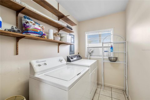 Купить дуплекс в Зеферхиллс-Норт, Флорида 7 комнат, 128.67м2, № 2093972 - фото 18