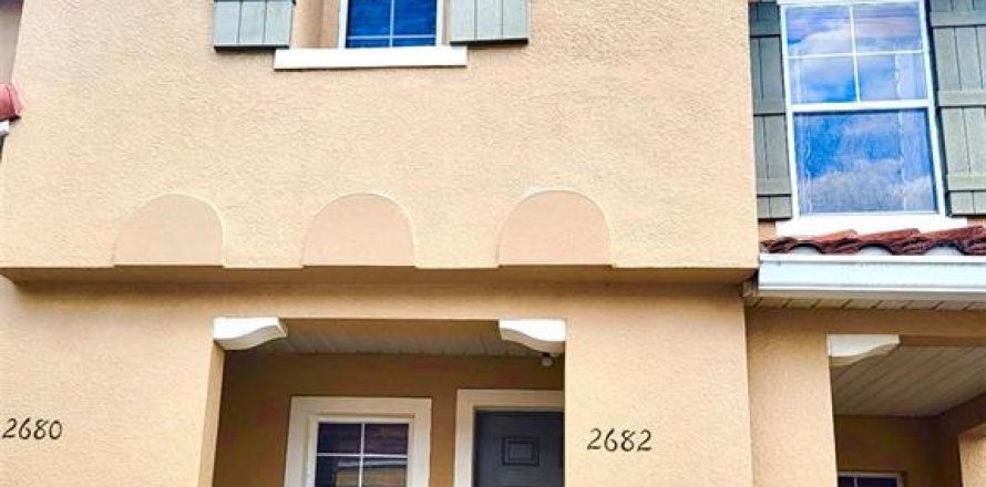 Adosado en Kissimmee, Florida 3 dormitorios, 148.18 m2 № 2210921