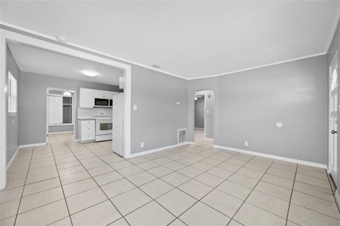 Casa en alquiler en Saint Petersburg, Florida, 2 dormitorios, 80.27 m2 № 2097289 - foto 5