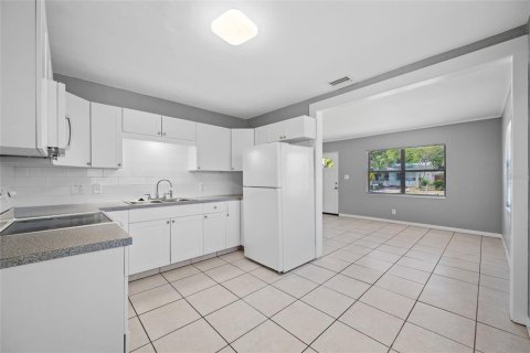 Casa en alquiler en Saint Petersburg, Florida, 2 dormitorios, 80.27 m2 № 2097289 - foto 2