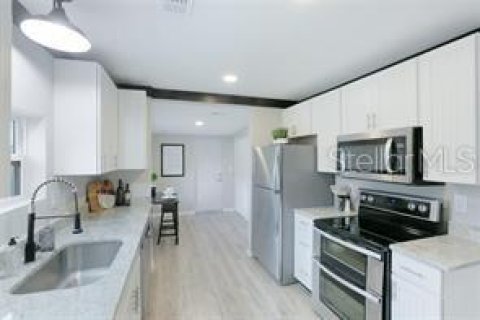 House in Bradenton, Florida 3 bedrooms, 110.93 sq.m. № 2213211 - photo 5