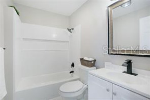 House in Bradenton, Florida 3 bedrooms, 110.93 sq.m. № 2213211 - photo 13