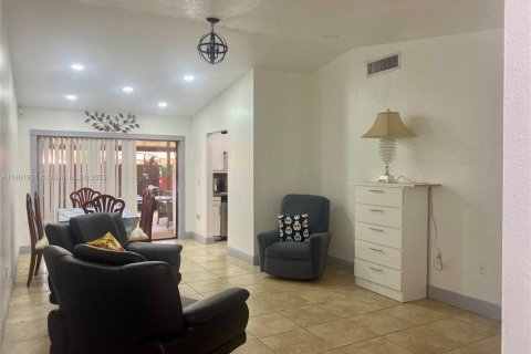 Adosado en venta en Miami, Florida, 3 dormitorios, 98.57 m2 № 1685963 - foto 2