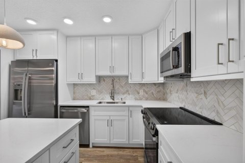 Townhouse in Palm Beach Gardens, Florida 3 bedrooms, 138.24 sq.m. № 2399732 - photo 22