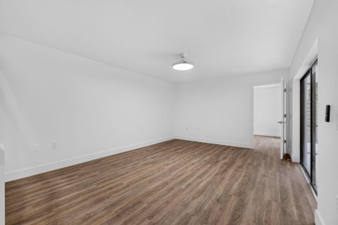 Townhouse in Palm Beach Gardens, Florida 3 bedrooms, 138.24 sq.m. № 2399732 - photo 15