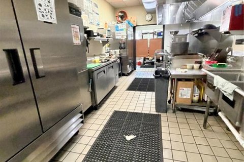 Commercial property in Oviedo, Florida № 2395867 - photo 16