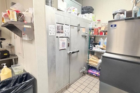 Commercial property in Oviedo, Florida № 2395867 - photo 12