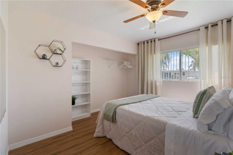 House in Port Charlotte, Florida 3 bedrooms, 211.54 sq.m. № 1914224 - photo 21