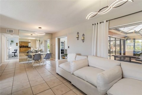 House in Port Charlotte, Florida 3 bedrooms, 211.54 sq.m. № 1914224 - photo 13