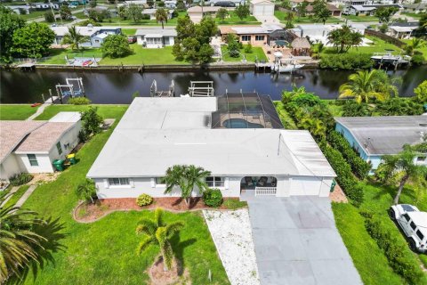 House in Port Charlotte, Florida 3 bedrooms, 211.54 sq.m. № 1914224 - photo 30