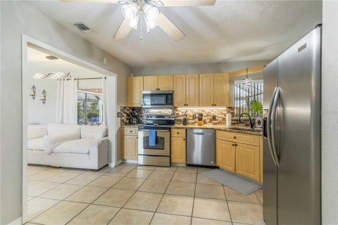 House in Port Charlotte, Florida 3 bedrooms, 211.54 sq.m. № 1914224 - photo 9