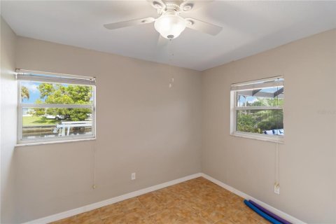 House in Port Charlotte, Florida 3 bedrooms, 211.54 sq.m. № 1914224 - photo 15
