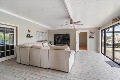 House in Port Charlotte, Florida 3 bedrooms, 211.54 sq.m. № 1914224 - photo 5
