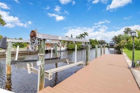 House in Port Charlotte, Florida 3 bedrooms, 211.54 sq.m. № 1914224 - photo 3