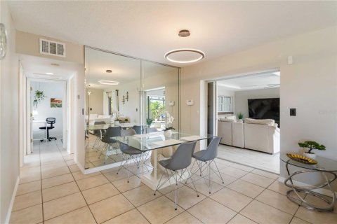 House in Port Charlotte, Florida 3 bedrooms, 211.54 sq.m. № 1914224 - photo 11