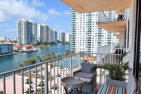 Condo in Sunny Isles Beach, Florida, 1 bedroom  № 2040521