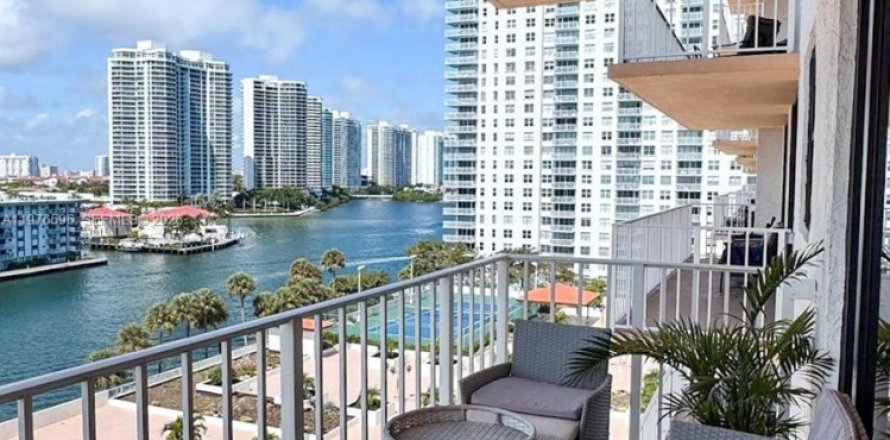 Condo in Sunny Isles Beach, Florida, 1 bedroom  № 2040521