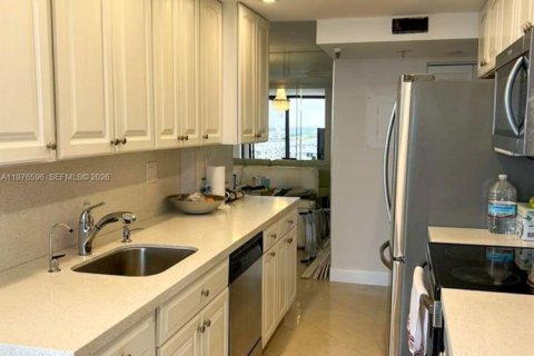 Condo in Sunny Isles Beach, Florida, 1 bedroom  № 2040521 - photo 4