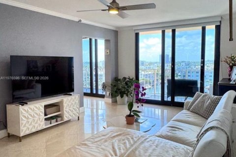 Condo in Sunny Isles Beach, Florida, 1 bedroom  № 2040521 - photo 3