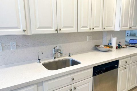 Copropriété à louer à Sunny Isles Beach, Floride: 1 chambre, 115.2 m2 № 2040521 - photo 5