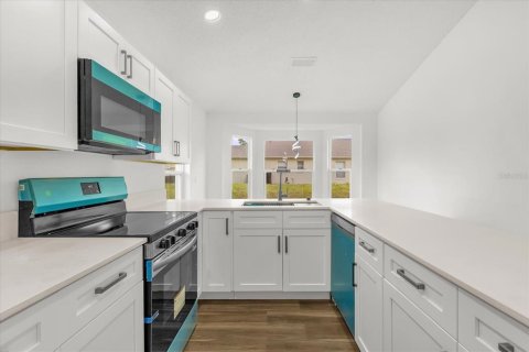 House in Orlando, Florida 3 bedrooms, 135.36 sq.m. № 1911143 - photo 6