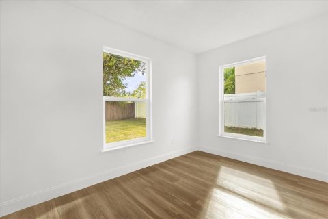 House in Orlando, Florida 3 bedrooms, 135.36 sq.m. № 1911143 - photo 14