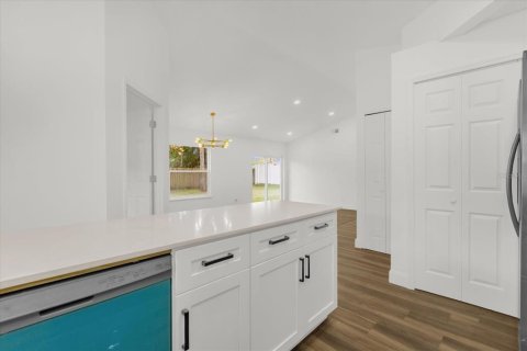 House in Orlando, Florida 3 bedrooms, 135.36 sq.m. № 1911143 - photo 5