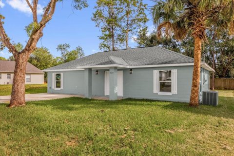 House in Orlando, Florida 3 bedrooms, 135.36 sq.m. № 1911143 - photo 1