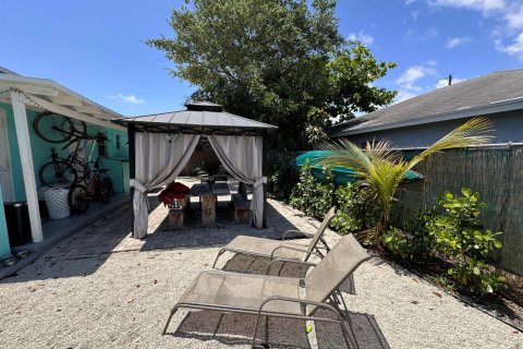 Propiedad comercial en alquiler en Delray Beach, Florida, 2 dormitorios, 78.97 m2 № 1182338 - foto 1